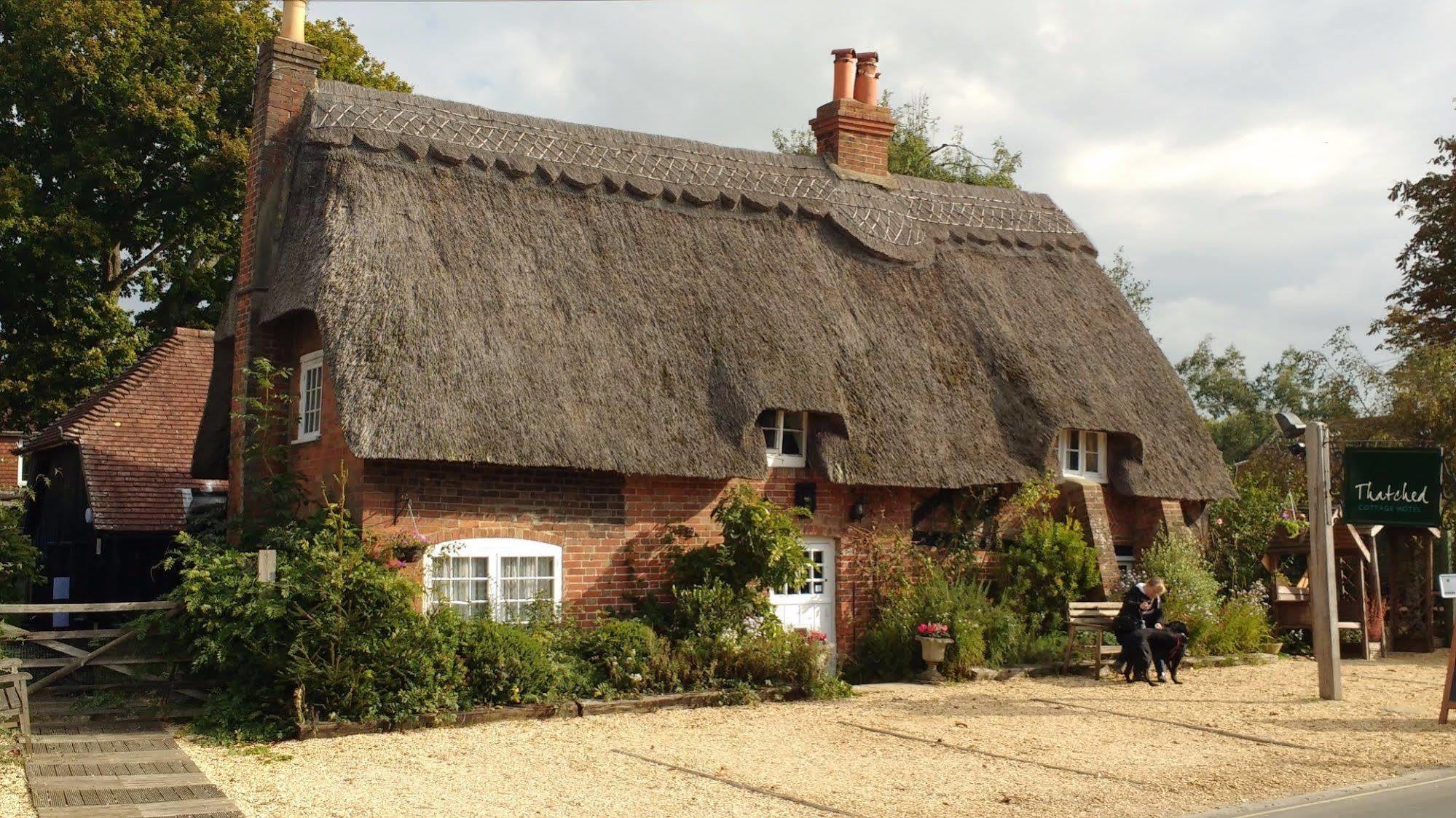 Thatched Cottage Hotel Brockenhurst Exterior photo